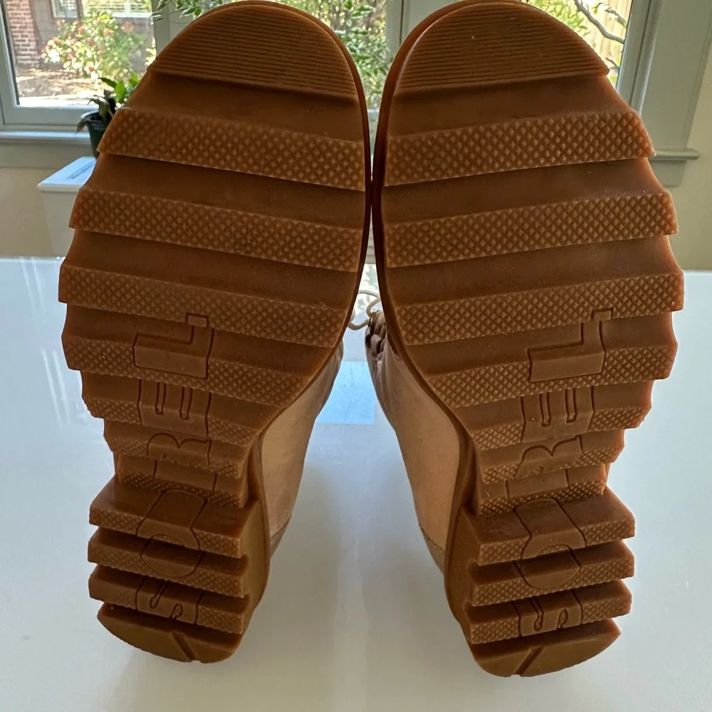 SOREL Phoenix Short Lace Lux Waterproof Boot Size 9 Natural Tan